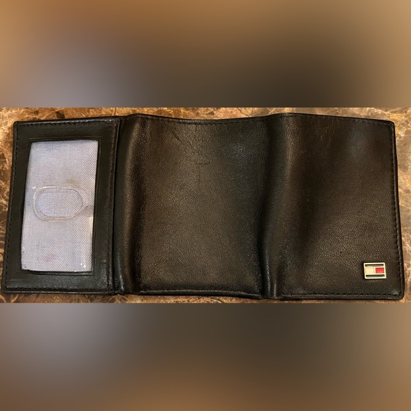 Tommy Hilfiger Black Leather Wallet - Picture 2 of 6